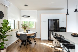 מבט אל פינת האוכל